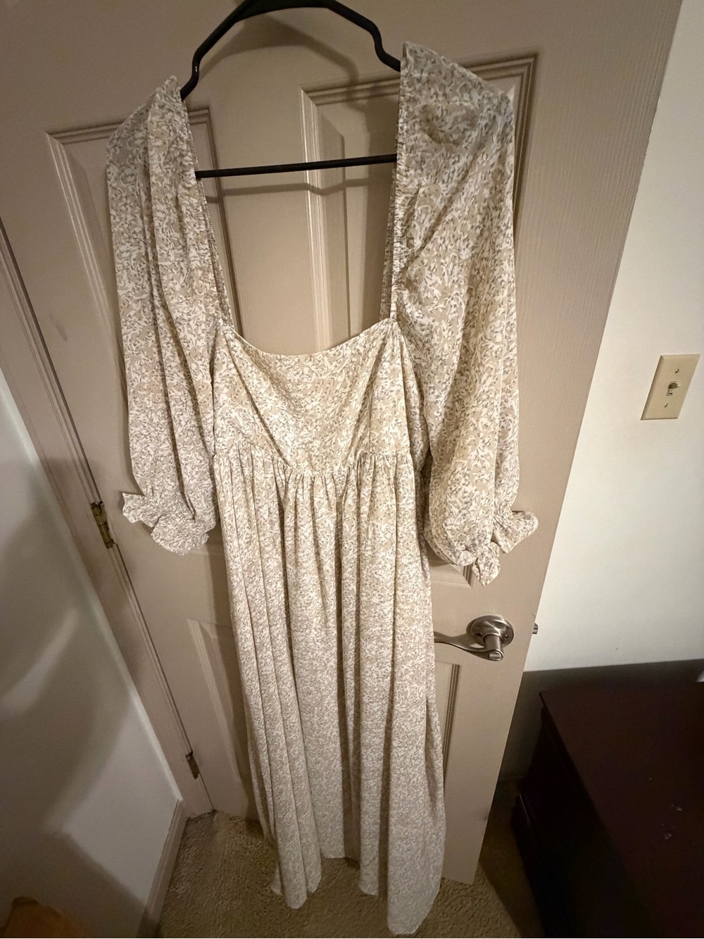 Storia Cream Floral Long Sleeve Maxi Dress